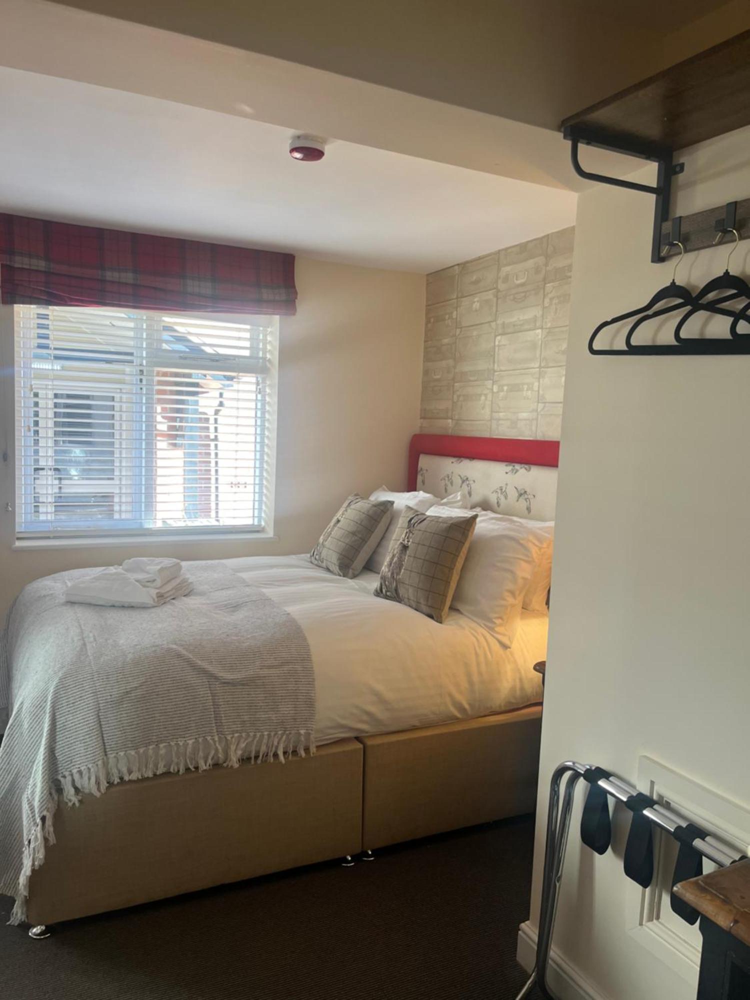 The Olde Coach House Inn Ashby Saint Ledgers Room photo