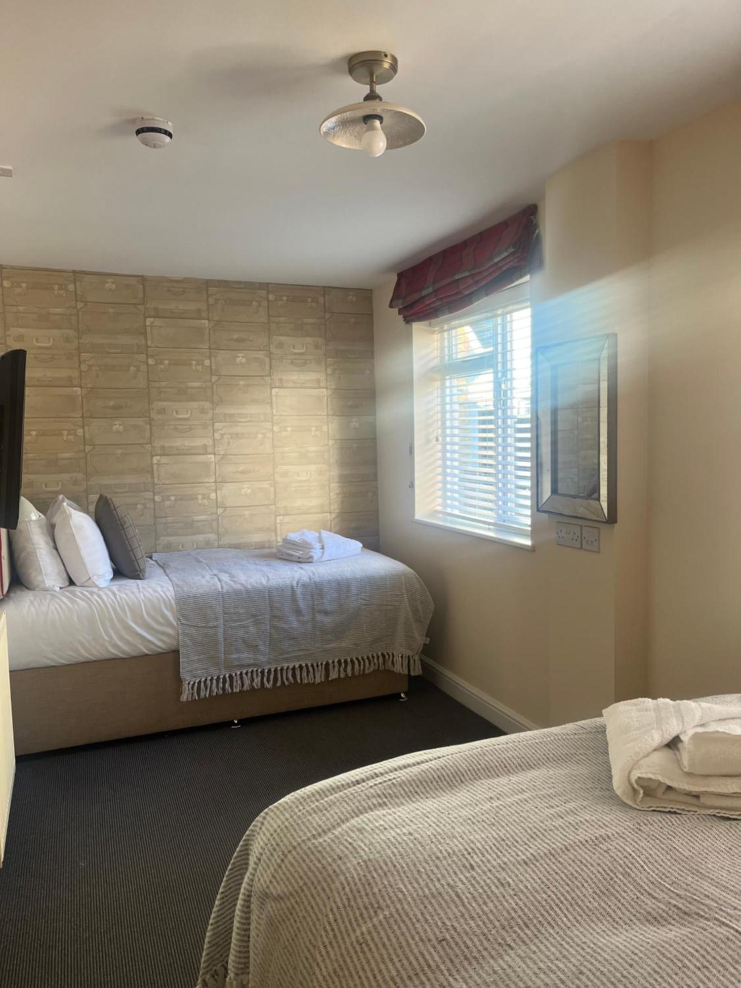The Olde Coach House Inn Ashby Saint Ledgers Room photo