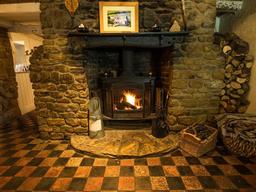 The Olde Coach House Inn Ashby Saint Ledgers Exterior photo