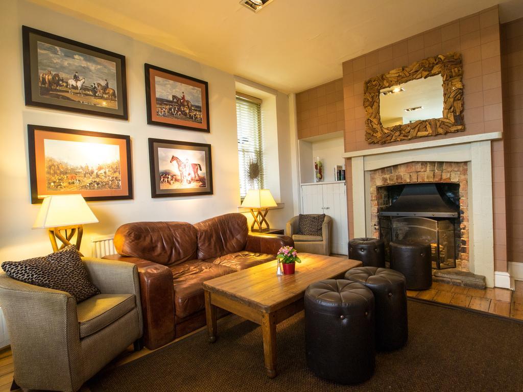 The Olde Coach House Inn Ashby Saint Ledgers Exterior photo