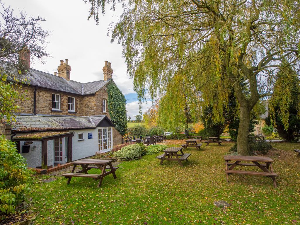 The Olde Coach House Inn Ashby Saint Ledgers Exterior photo