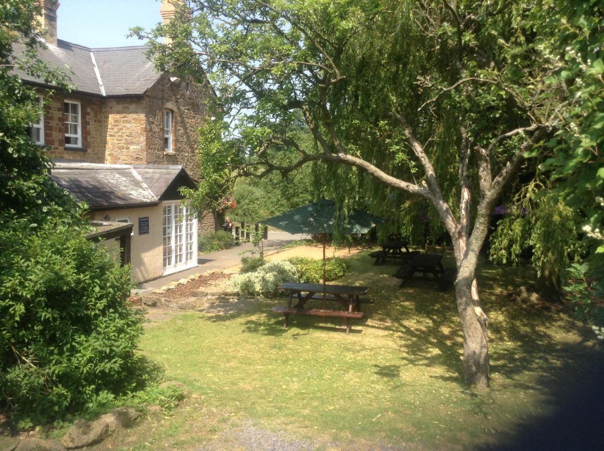The Olde Coach House Inn Ashby Saint Ledgers Exterior photo
